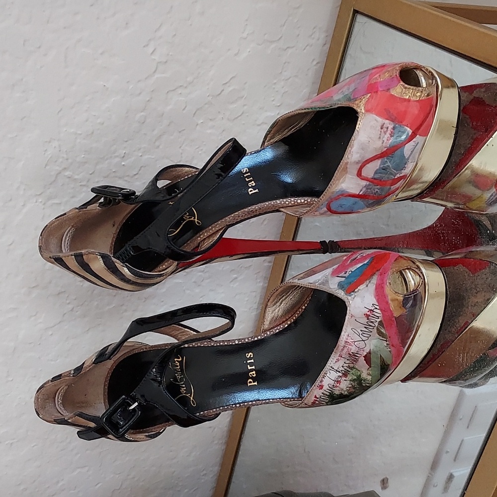 Sz. 38 Authentic Louboutin peep toe heels.